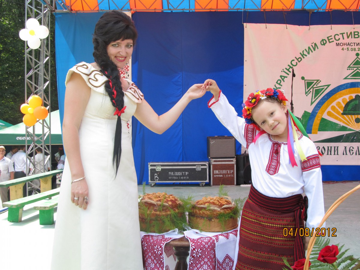 Фото: Вручення почесного звання (Лемківська Ватра 2012) - Надія Кулик