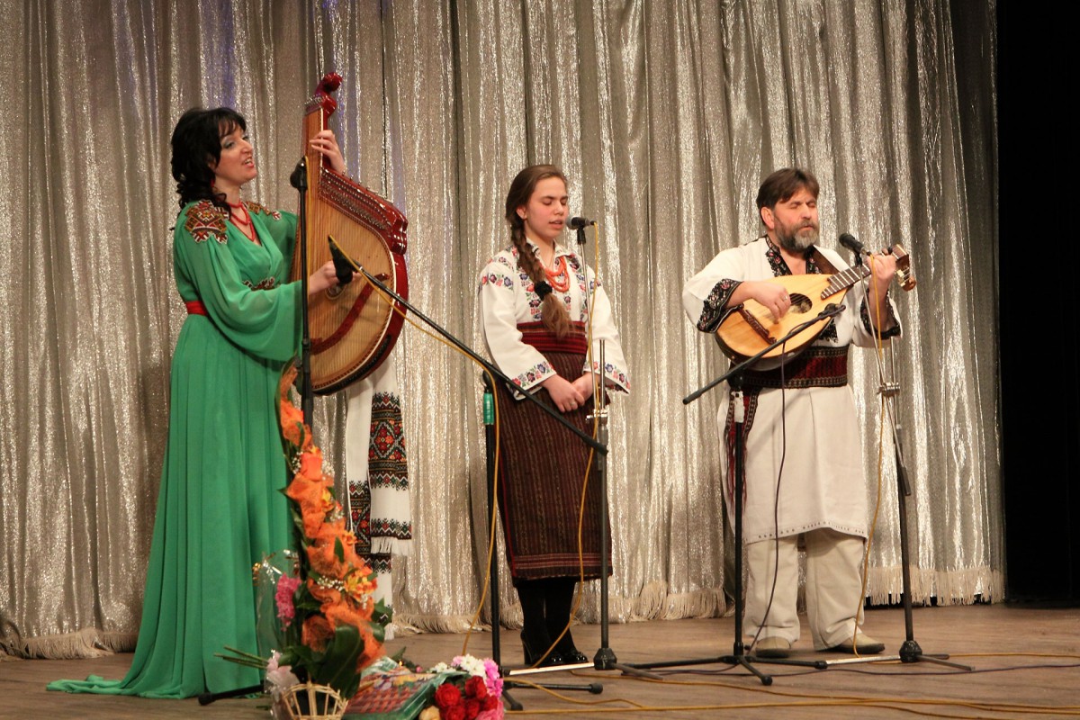 Photo: Christmas carols - Nadia Kulyk