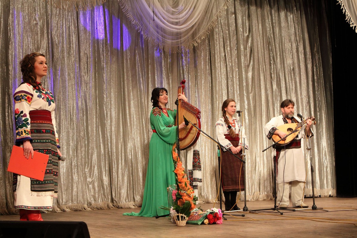 Photo: Christmas carols - Nadia Kulyk